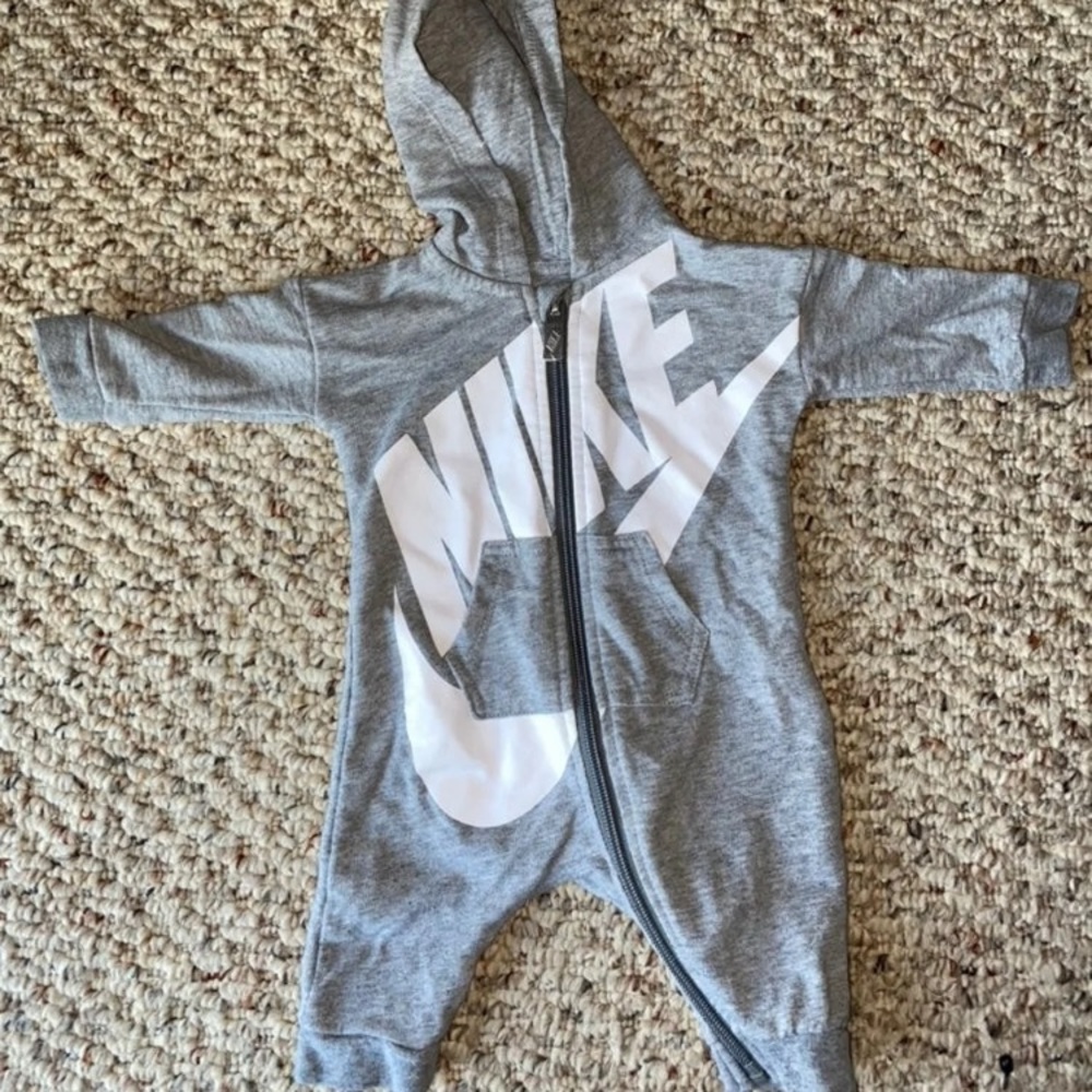 Infant Nike zip up 0/3M